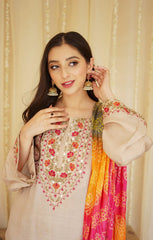 ✨ Ethereal Winter Elegance – Dhanak Couture 2025/26 ❄️